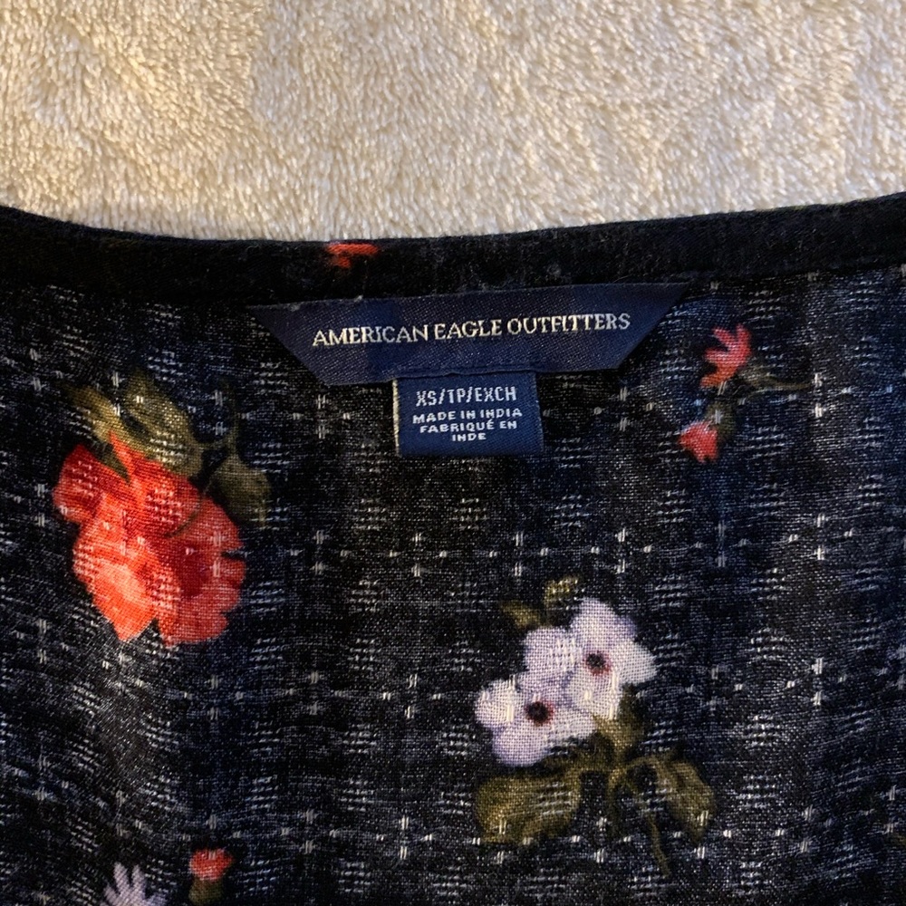 Cute AE Tie Front Floral Top - Picture 4 of 6